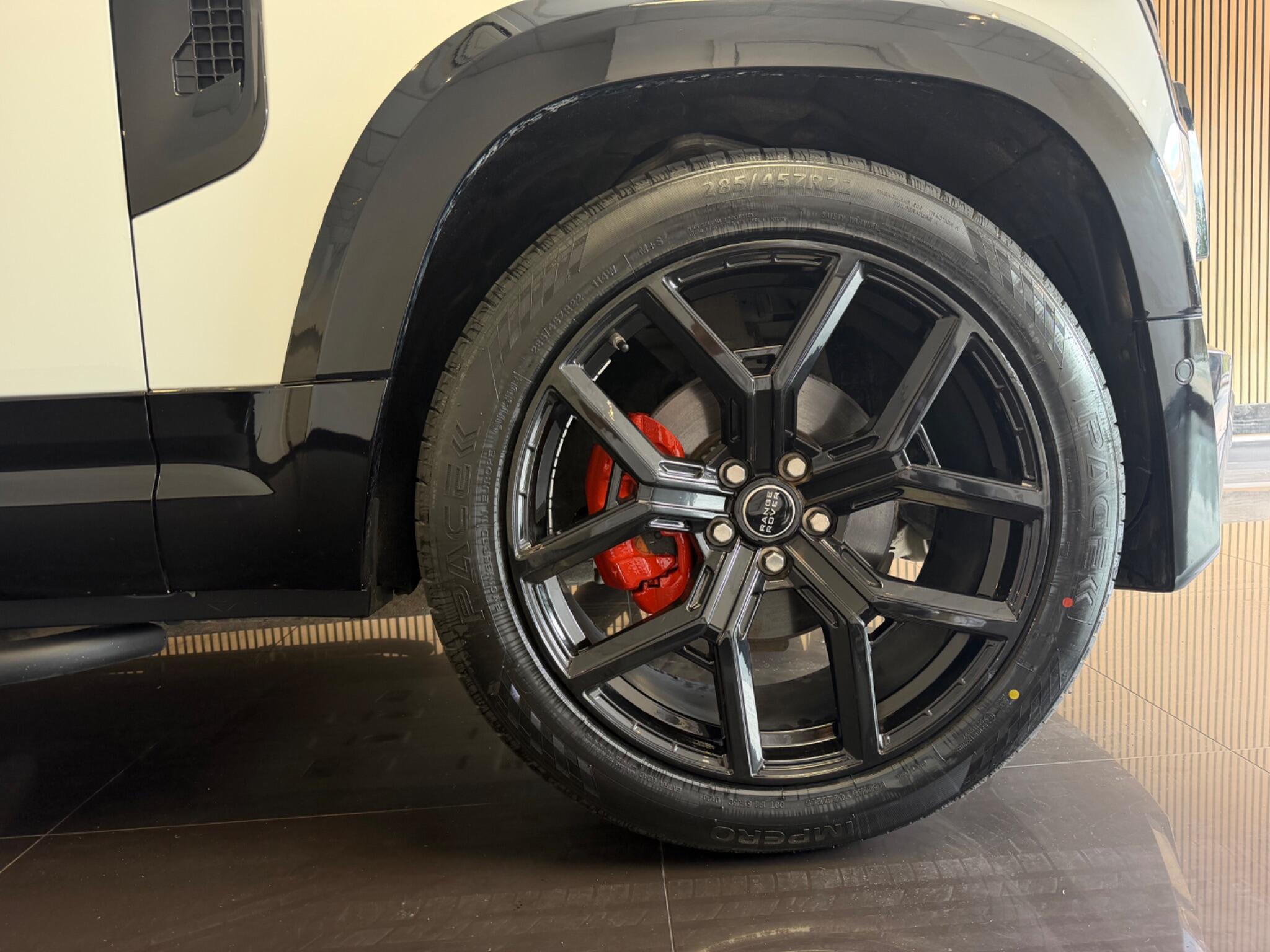 Land Rover Defender 110